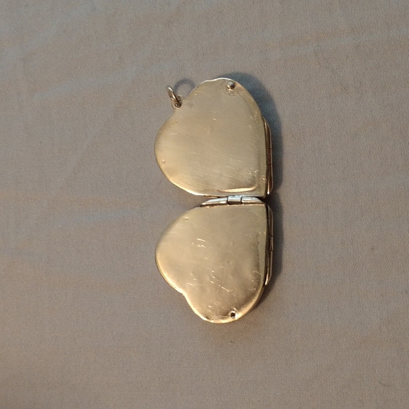 💖 Sterling Silver Heart Locket - Picture 4 of 8